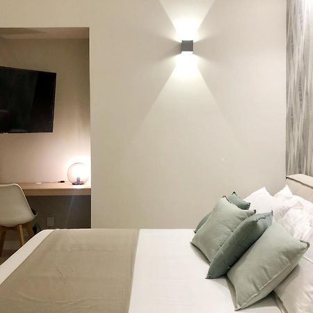 Laus Teatro Petruzzelli Suite Bari Bagian luar foto