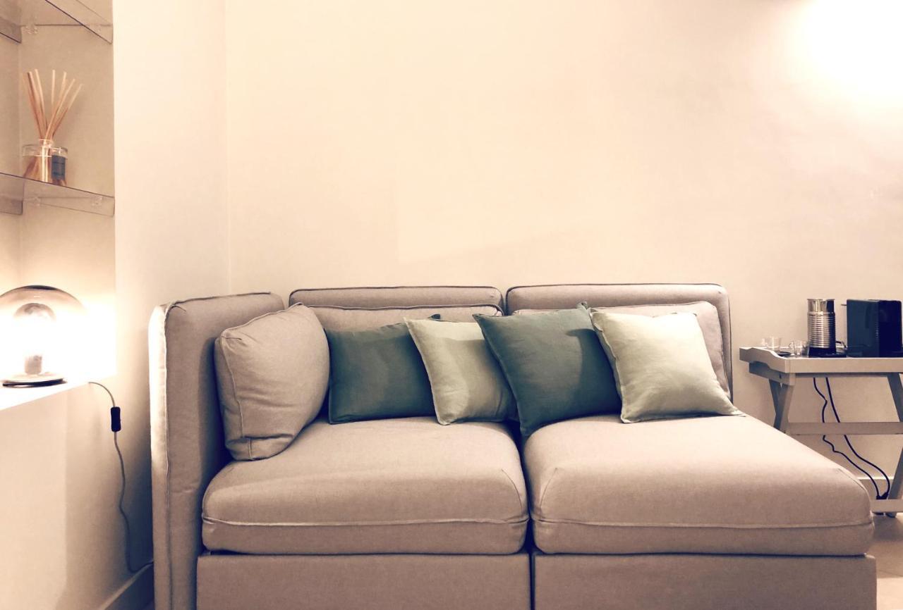 Laus Teatro Petruzzelli Suite Bari Bagian luar foto