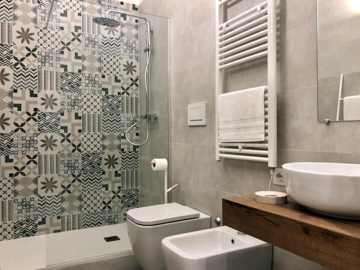 Laus Teatro Petruzzelli Suite Bari Bagian luar foto